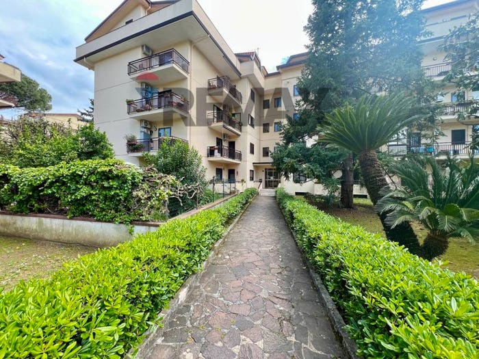 Appartamento con 6 locali in vendita in Via Santissimo Nome di Maria, Puccianiello, Caserta
