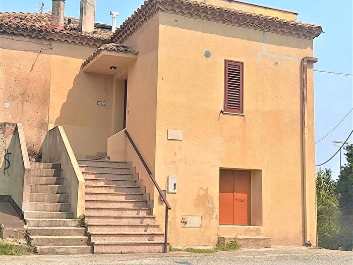 Casa quadrilocale in vendita in Via Della Stazione, San Sostene Marina, San Sostene