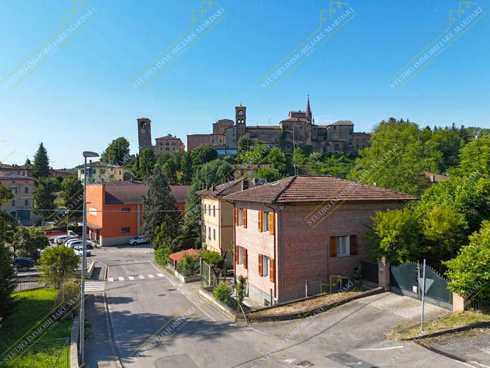 Casa con 6 locali in vendita in Via Bacuccola, Centro, Castelvetro di Modena