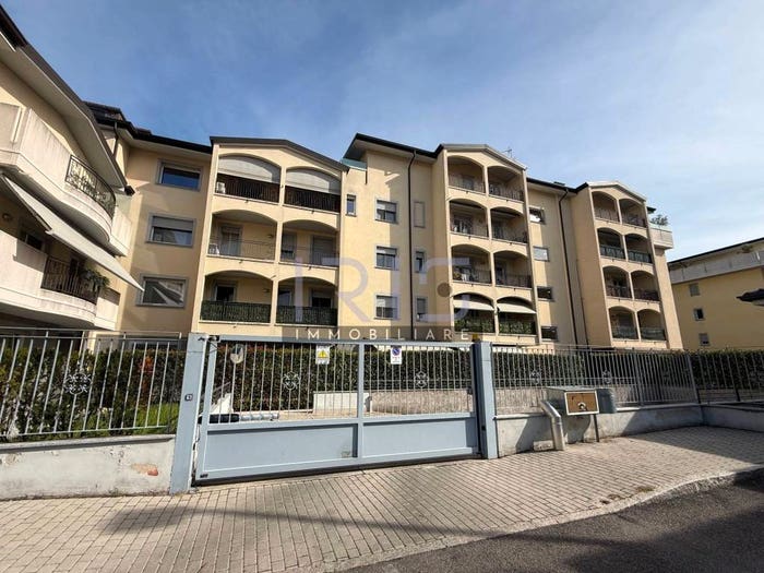 Appartamento trilocale in vendita in Via Friuli, Cesano Maderno