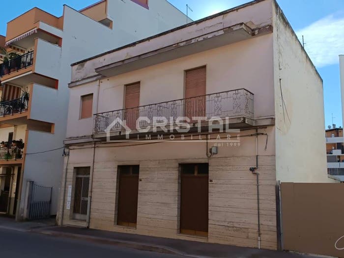 Casa con 6 locali in vendita in Via Don Riccardo Lotti, Castel del Monte, Andria