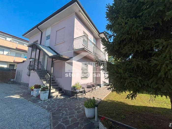 Casa con 6 locali in vendita in Via Montello, Santa Maria San Bernardino Castelnuovo, Crema