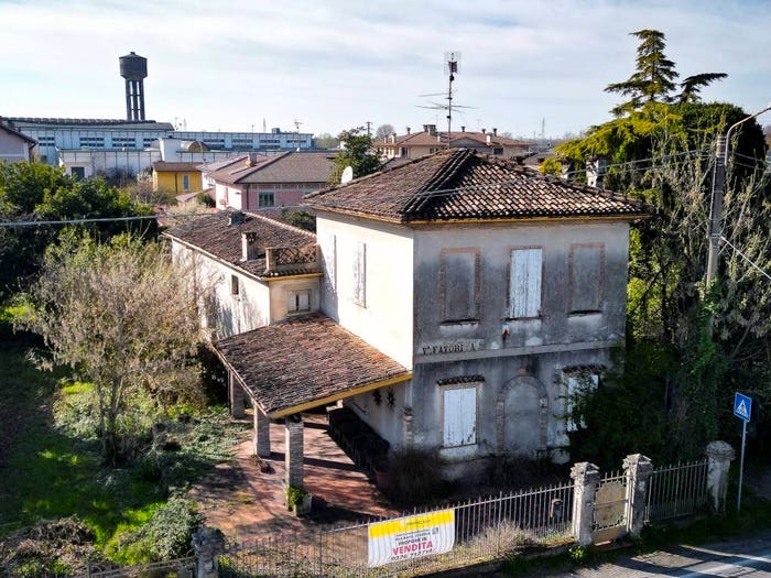 Casa con 6 locali in vendita in Viale Brescia, Asola