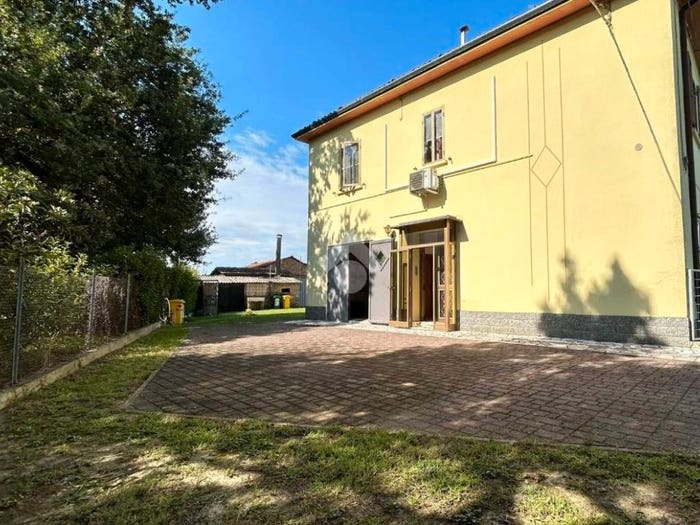 Appartamento quadrilocale in vendita in Via puntiroli, Conselice