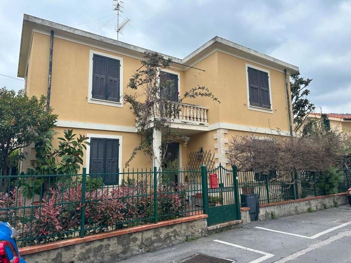 Casa con 5 locali in vendita in Borgio, Borgio Verezzi