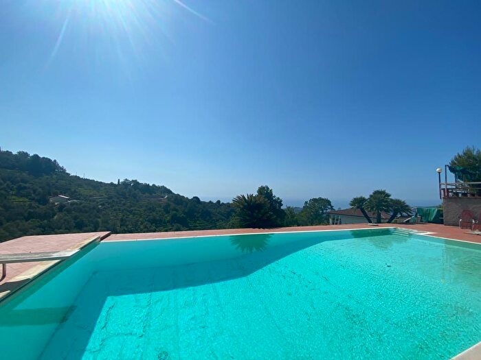 Casa con 12 locali in vendita in Via Nostra Signora delle Grazie, Imperia