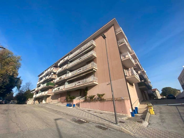 Appartamento quadrilocale in vendita in Via di Girolamo, Colli Gesuiti, Pescara