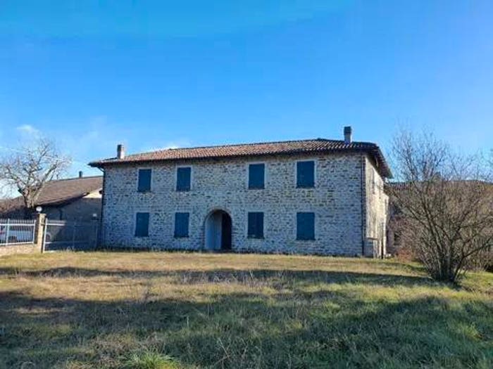 Casa con 6 locali in vendita in Roccaverano