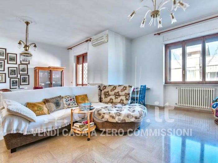 Appartamento trilocale in vendita in Via Merine, Lecce