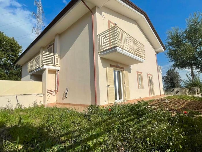 Casa con 5 locali in vendita in Via Giacomo Leopardi, Fonte Nuova