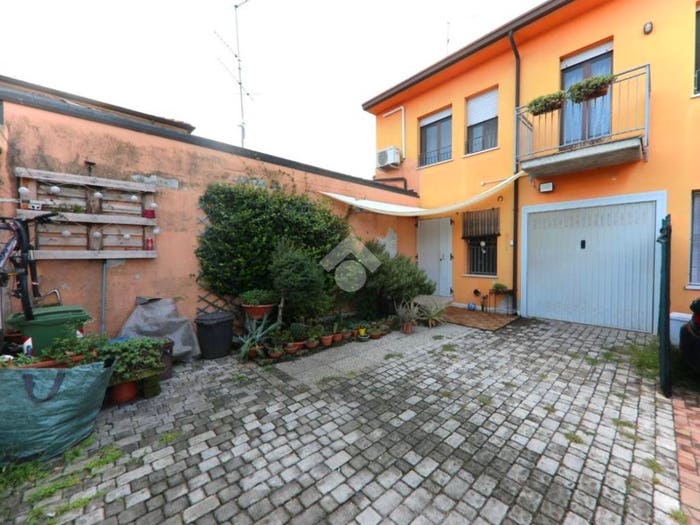 Casa quadrilocale in vendita in Via Solferino e San Martino, Centro, Roverbella