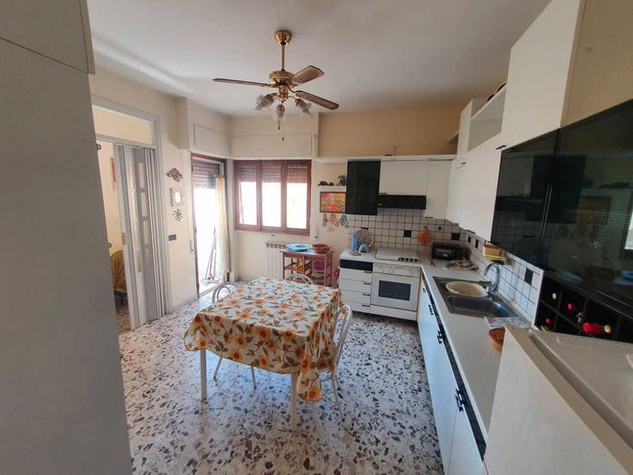 Appartamento trilocale in vendita in Via Napoli, Centro, Nettuno