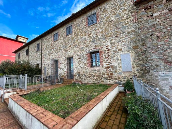 Appartamento trilocale in vendita in Via Del Castello No Number, Magione