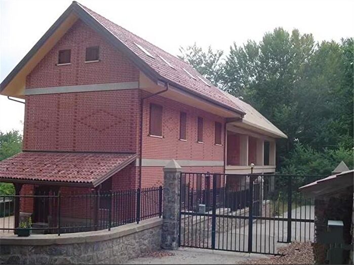 Casa con 6 locali in vendita in Via Aspromonte, Santo Stefano In Aspromonte