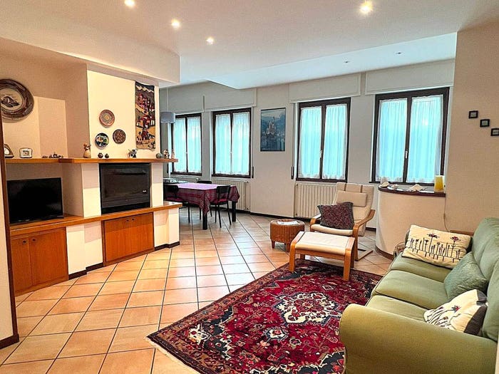 Casa con 6 locali in vendita in Via Roma, Monticello, Monticello Brianza