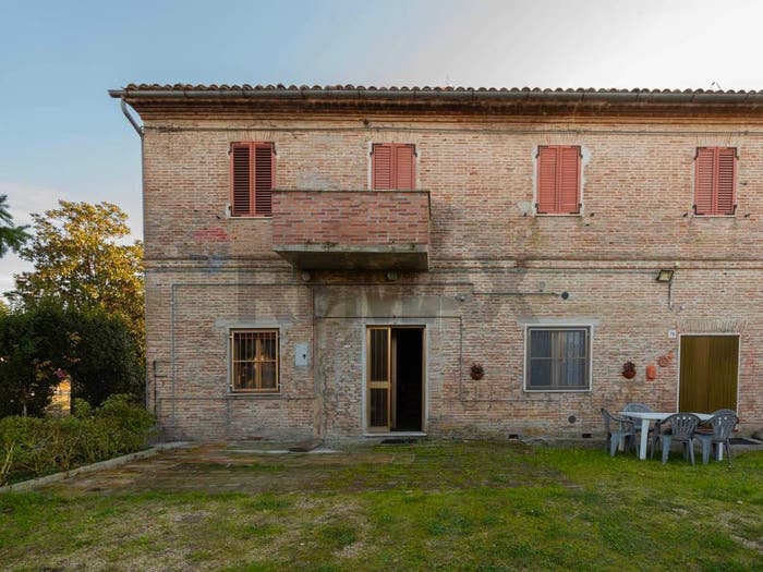 Casa con 6 locali in vendita in Contrada Stazione, Castelbellino