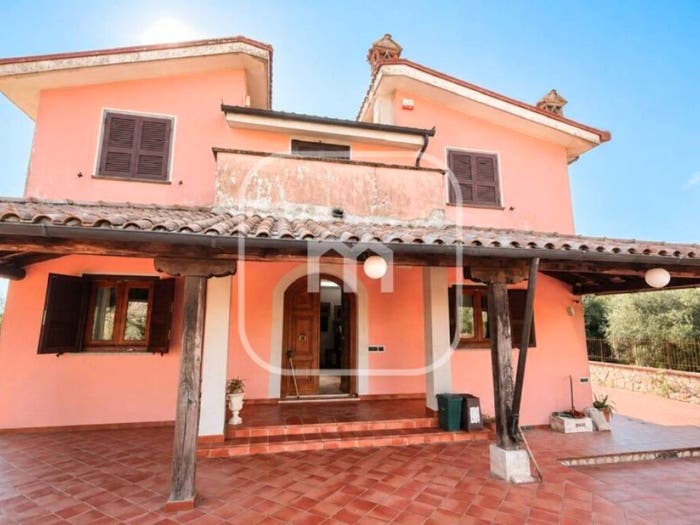 Casa con 6 locali in vendita in Via Colle del Faggio Traversa, Artena