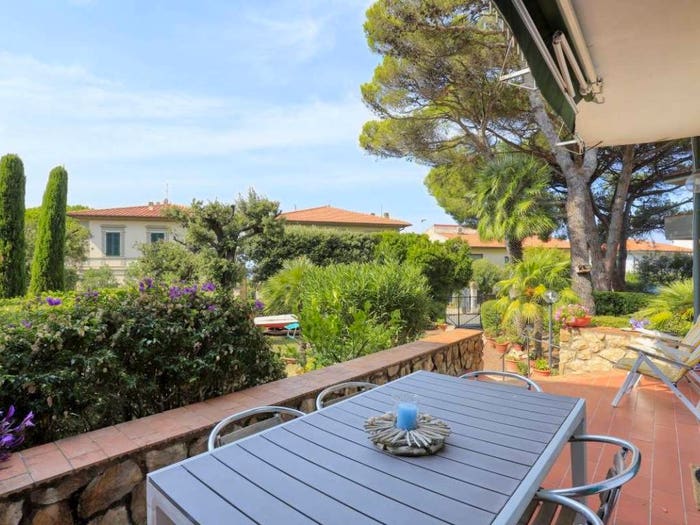 Casa con 6 locali in vendita in Via Mario Puccini, Quercianella, Livorno