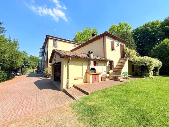 Appartamento con 6 locali in vendita in Via Vittorio Veneto, Fiorano, Fiorano Modenese