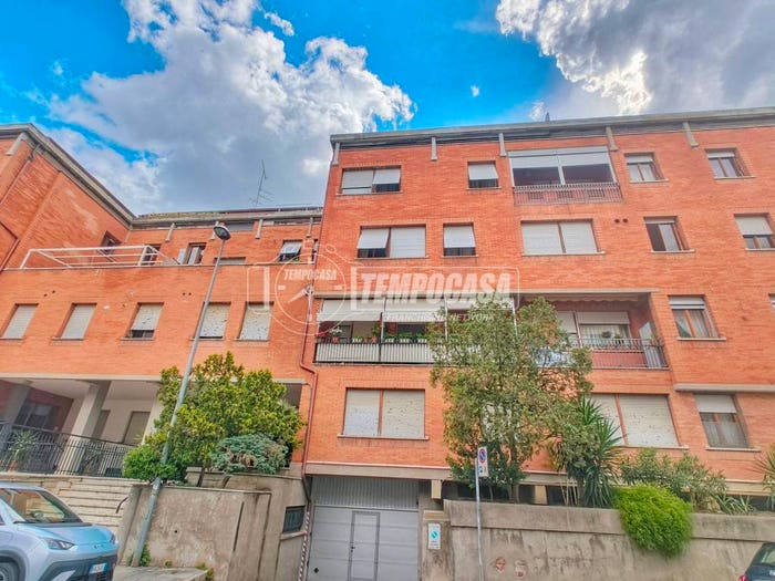 Appartamento trilocale in vendita in Via Senigallia, Piano, Ancona