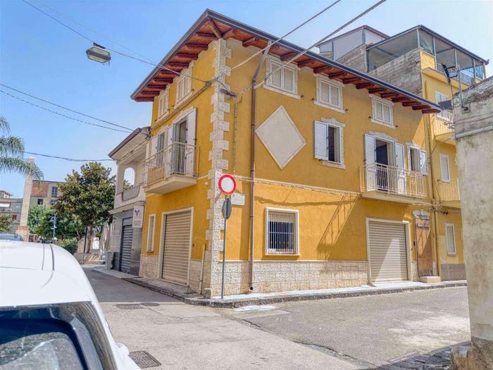 Casa con 5 locali in vendita in Campobello di Licata