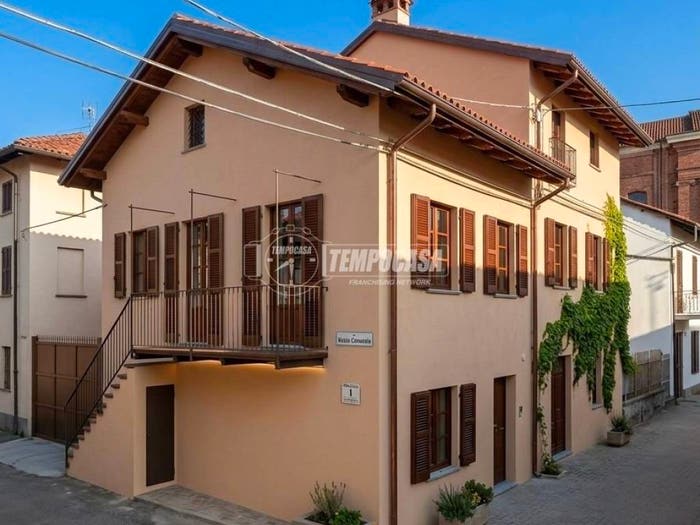 Casa con 6 locali in vendita in Via Umberto I, Centro, Pralormo