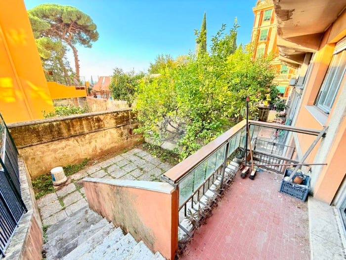Appartamento trilocale in vendita in Via Sant'Alberto, Sestri Ponente, Genova