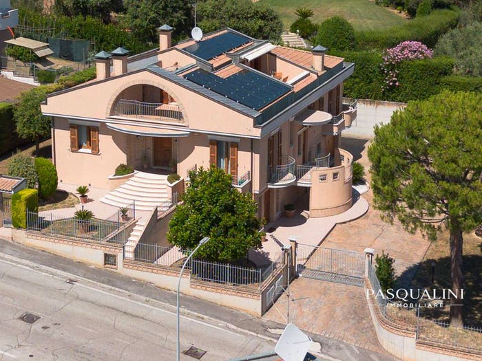 Casa con 6 locali in vendita in Via Madre Enrichetta Dominici, Centro, Castelfidardo