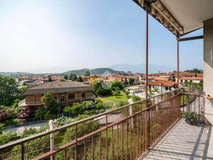 Appartamento quadrilocale in vendita in Via Puccini, Centro, Dolzago