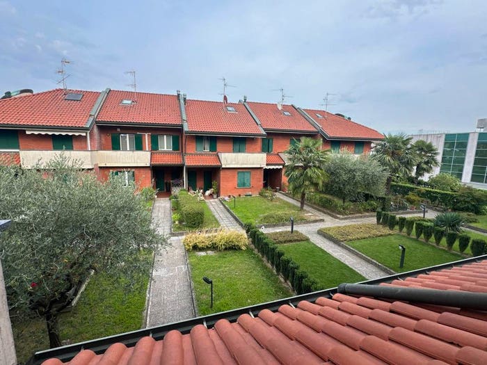 Casa con 6 locali in vendita in Via Papa Giovanni XXIII, Centro, Osnago