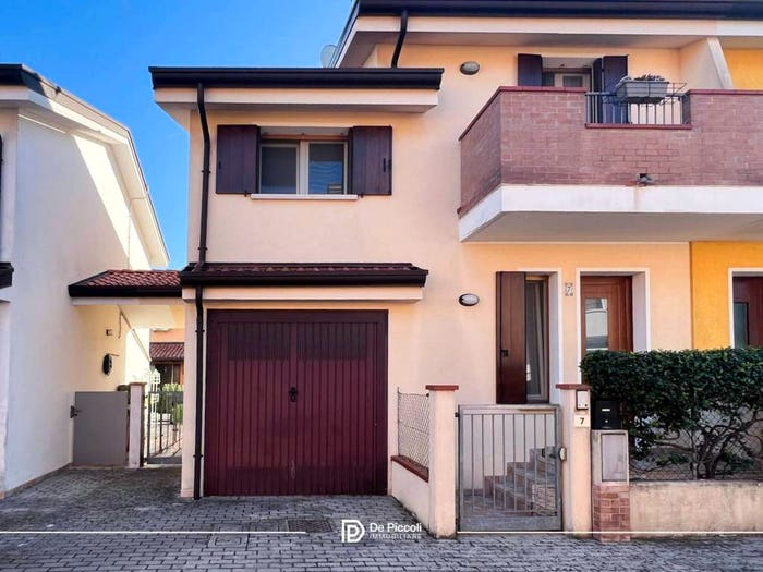 Casa quadrilocale in vendita in Via Gino Cavezzan, Centro, Chiarano