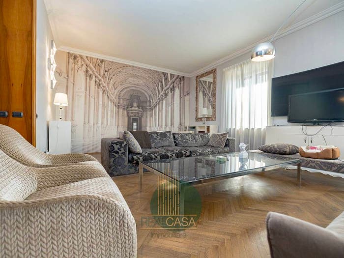Appartamento con 5 locali in vendita in Viale Regina Giovanna, Morgagni, Milano