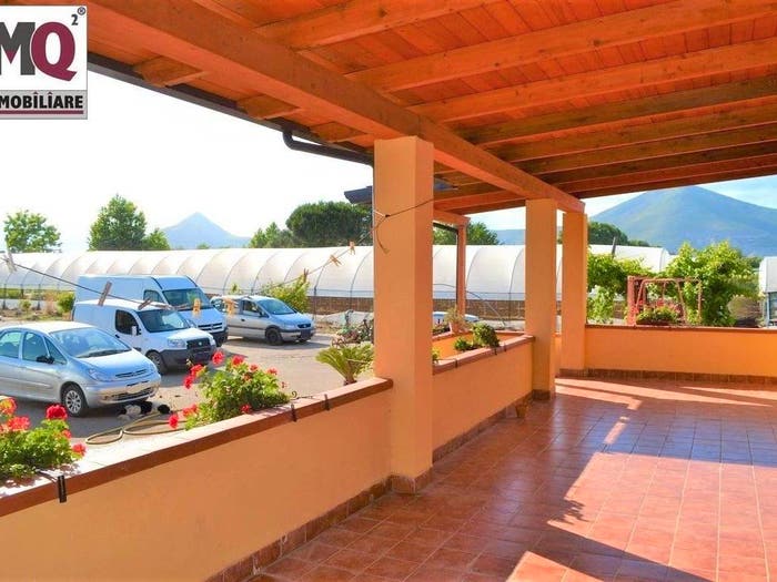 Casa con 5 locali in vendita in Falciano del Massico