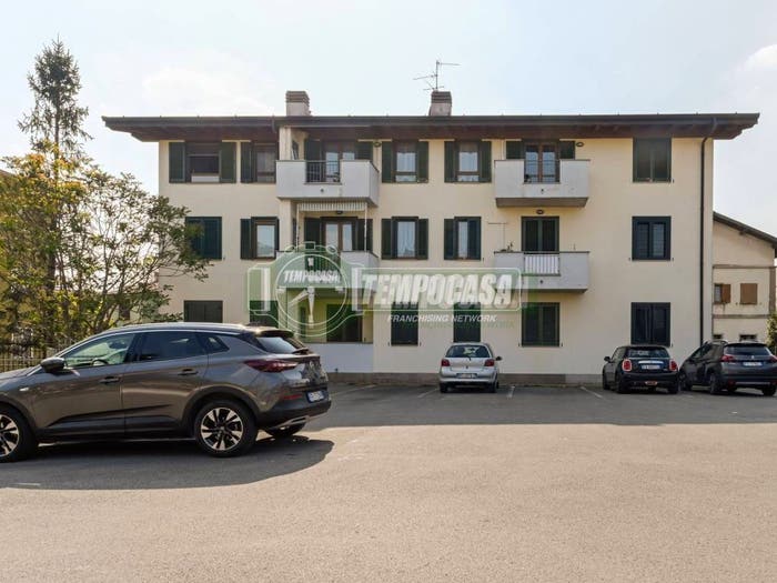 Appartamento trilocale in vendita in Via Francesco Zucco, Levate
