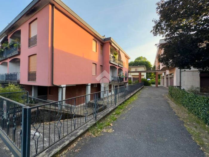 Appartamento trilocale in vendita in Via dei narcisi, Villaggio Residenziale, Inzago