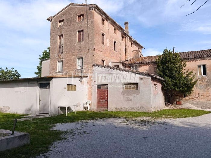 Casa con 6 locali in vendita in Borgo Minonna, Jesi