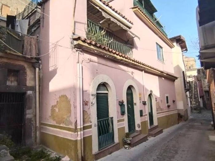 Casa con 6 locali in vendita in Via Eva No Number, Vizzini