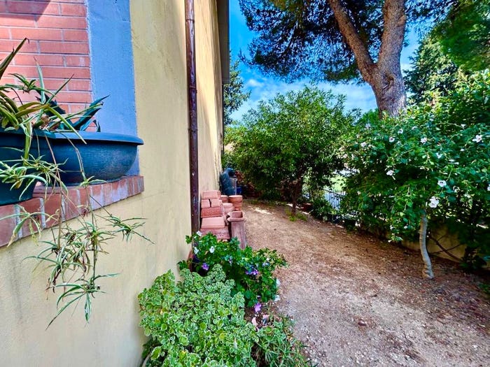 Casa con 6 locali in vendita in Agugliano