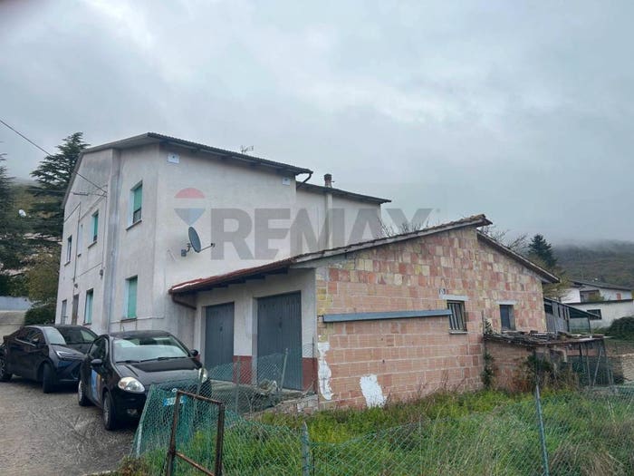 Appartamento con 6 locali in vendita in Via Flaminia, Purello, Fossato di Vico