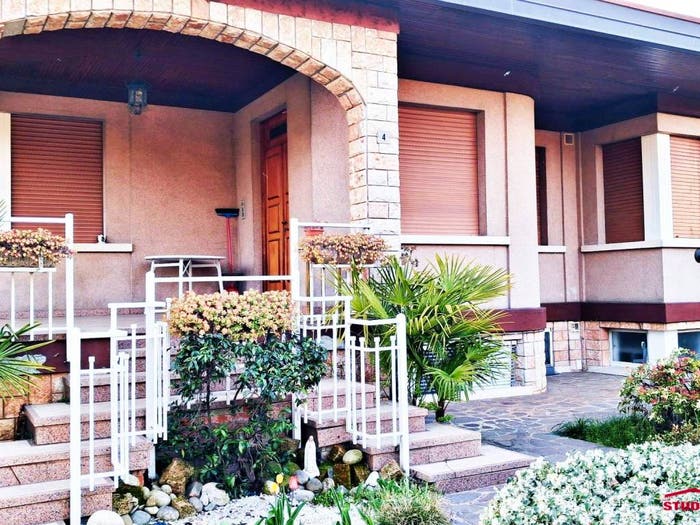 Casa con 6 locali in vendita in Via Alessandro Volta, Centro, Figino Serenza