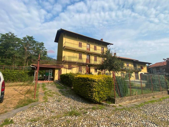 Casa quadrilocale in vendita in via Basilio Silvera, Meina