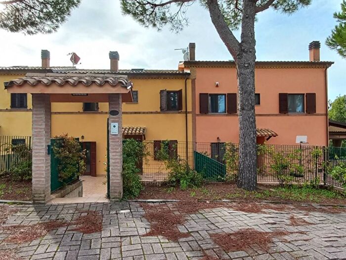 Casa quadrilocale in vendita in Montesicuro, Ancona
