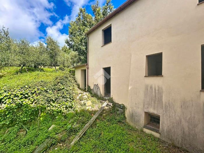 Casa con 6 locali in vendita in Via del Fienilaccio, Centro, Calci