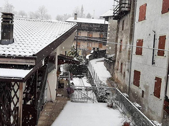 Appartamento con 5 locali in vendita in Frazione Oltris, Ampezzo