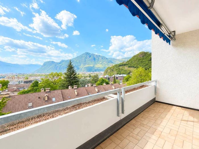 Appartamento con 6 locali in vendita in VIA NICOLODI, Oltrisarco Aslago, Bolzano