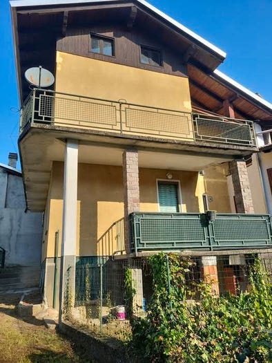 Casa con 6 locali in vendita in Piazza Giovanni Viotti, Centro, Grignasco