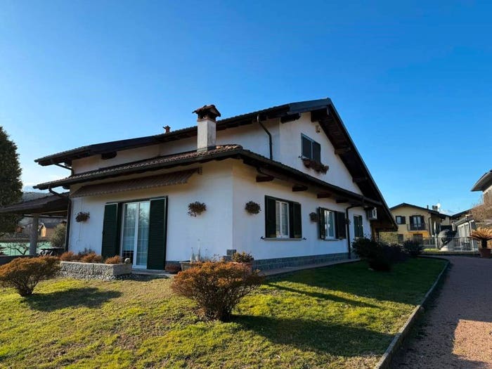 Casa con 5 locali in vendita in Leggiuno