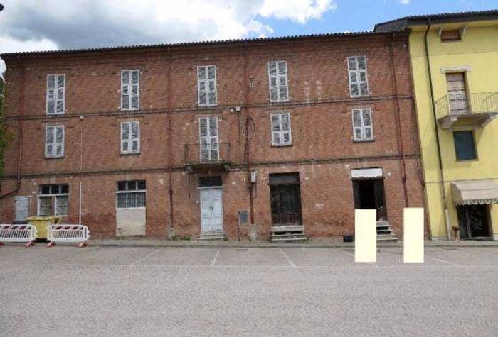 Casa con 6 locali in vendita in Piazza Del Municipio, Castelnuovo Belbo