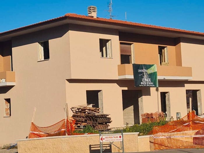 Appartamento quadrilocale in vendita in Via Tiberina, Centro, Deruta