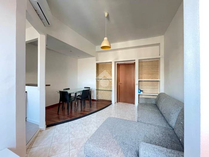 Appartamento trilocale in affitto in Via Garigliano, Isola, Milano